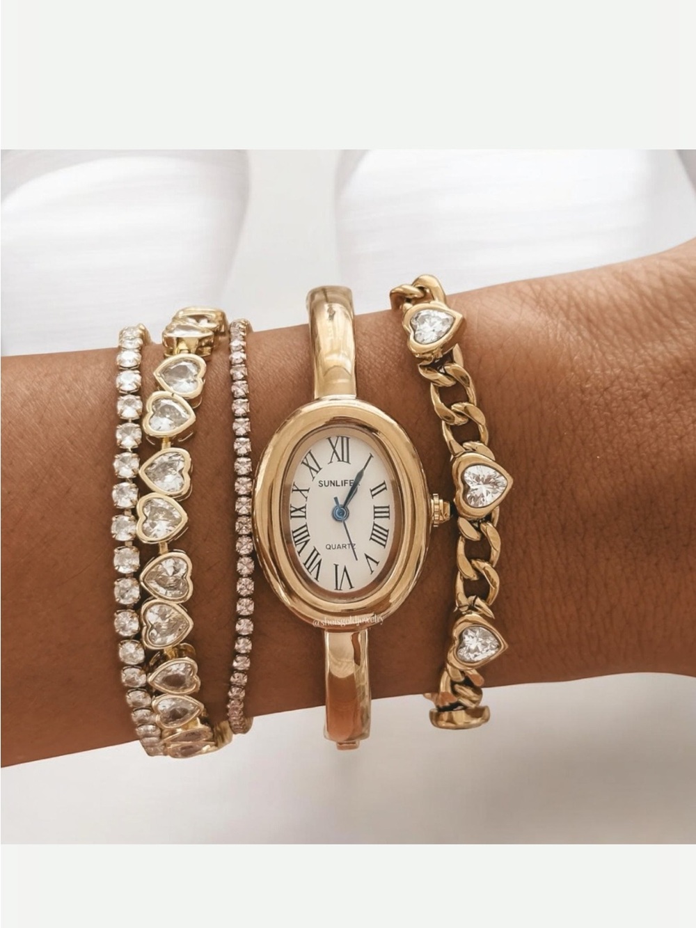 Old Money Bracelet Watch
High Quality 14k Stainless Steel
